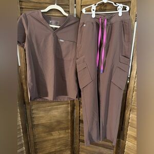 Woman’s Figs XS Smokey Taupe Scrubs Set